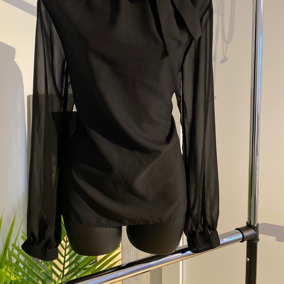 GORGEOUS BLACK BLOUSE WITH SHEER POUFF SLEEVES - Picture 4 of 7